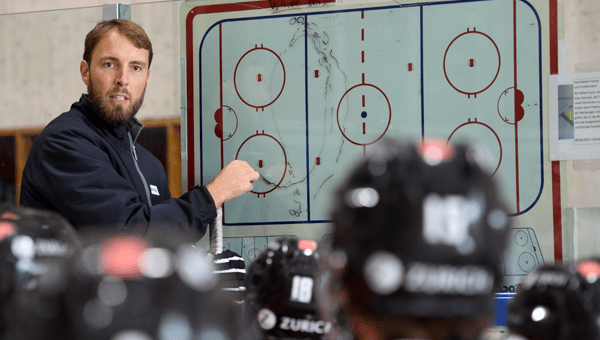 How Can You Build Your Hockey Confidence?-1 USING THE MIDDLE LANE TO CREATE OFFENCE AND MISMATCHES